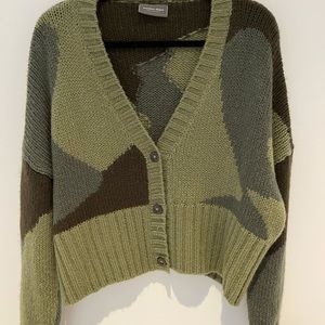 Wooden Ships cropped v-neck sweater.  Perfect layering piece. Camo.